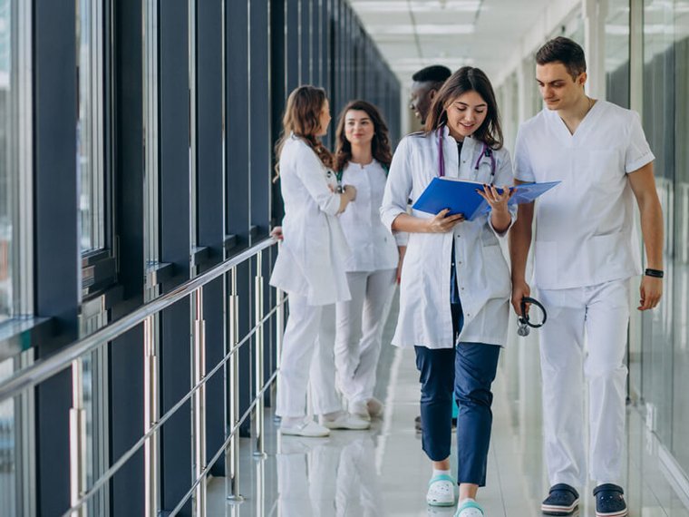 مصاريف دراسة الطب في ألمانيا.. دليل شامل للطلاب الدوليين 2025