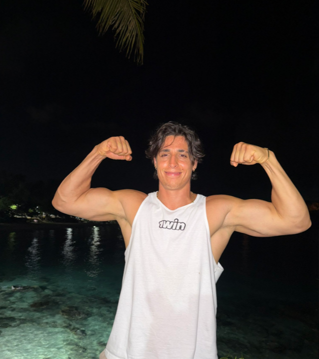 يوسف خليل مع البنت اليابانية