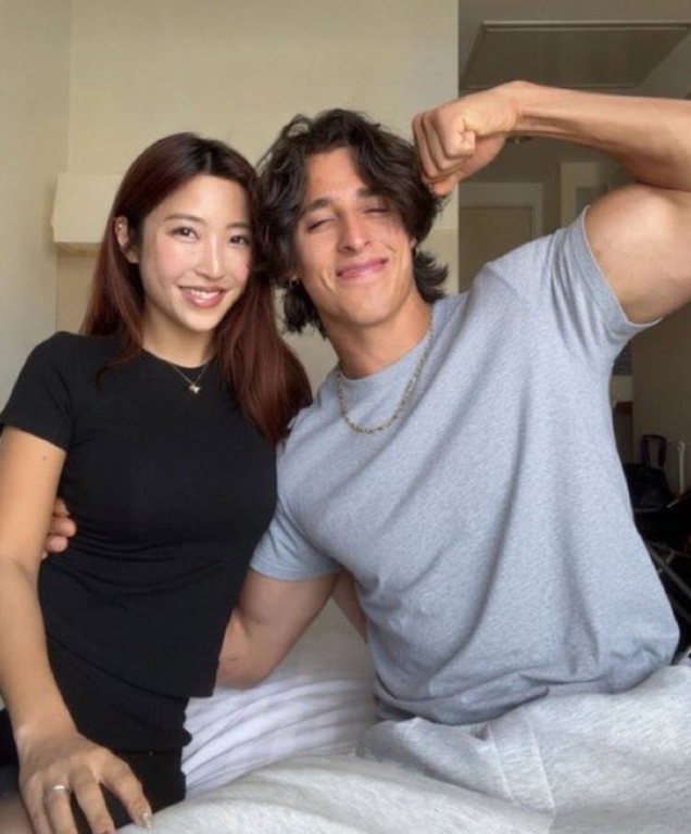 فيلم يوسف خليل مع البنت الأسيوية