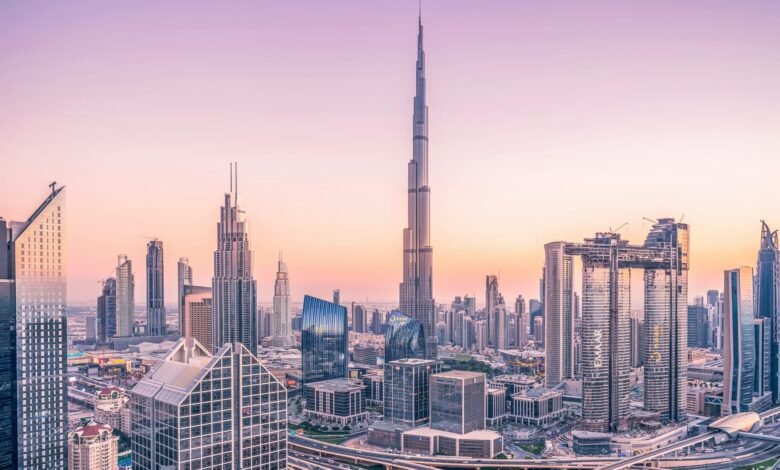 تحليل شامل للفئات و الرواتب الشهريه في دبي 2025
