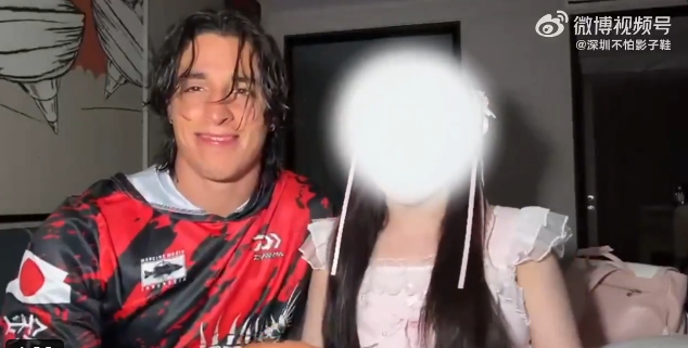 يوسف خليل مع البنت اليابانية